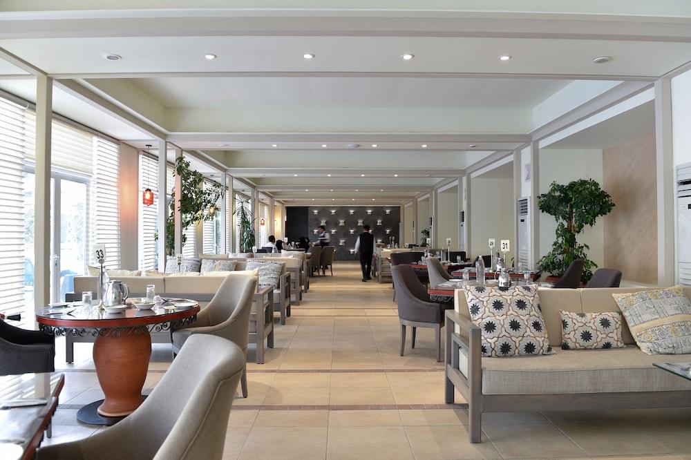 Carlton Al Moaibed Hotel Даммам Екстер'єр фото The restaurant