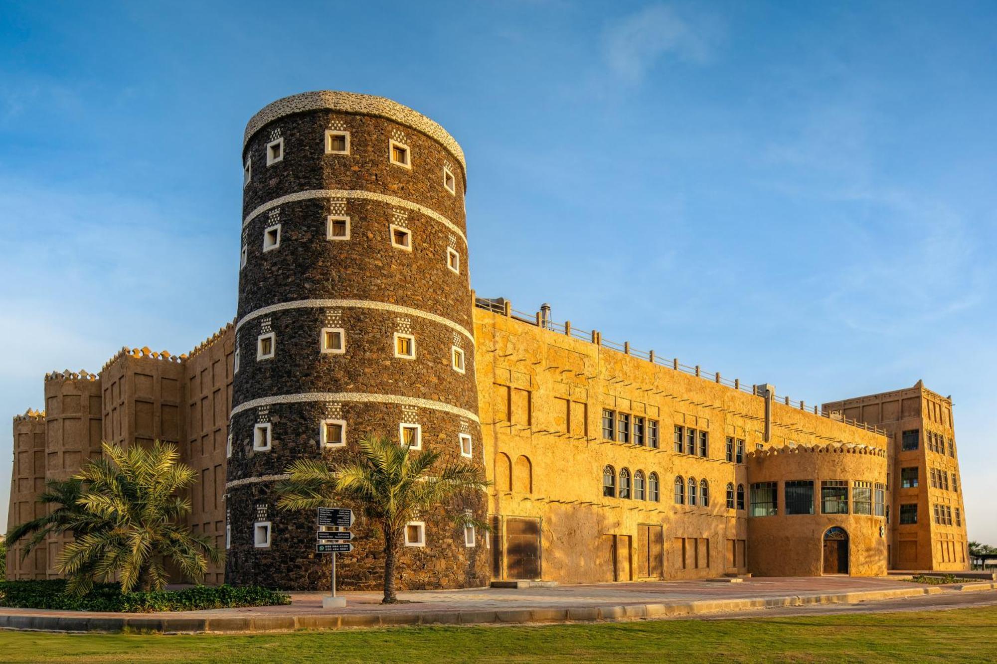 Carlton Al Moaibed Hotel Даммам Екстер'єр фото Al Jahili Fort