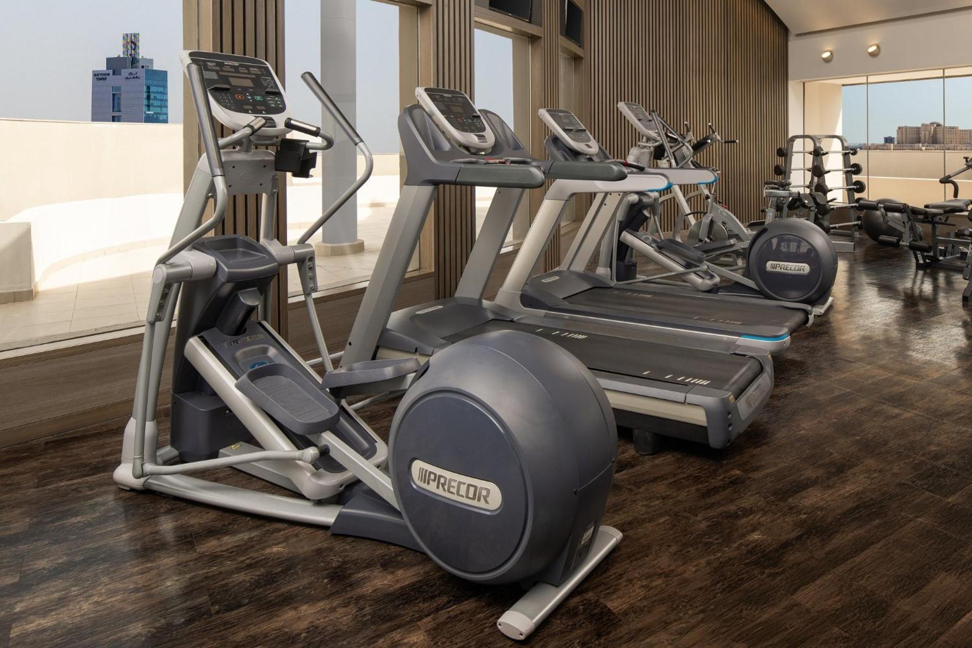 Carlton Al Moaibed Hotel Даммам Екстер'єр фото A Precor elliptical trainer