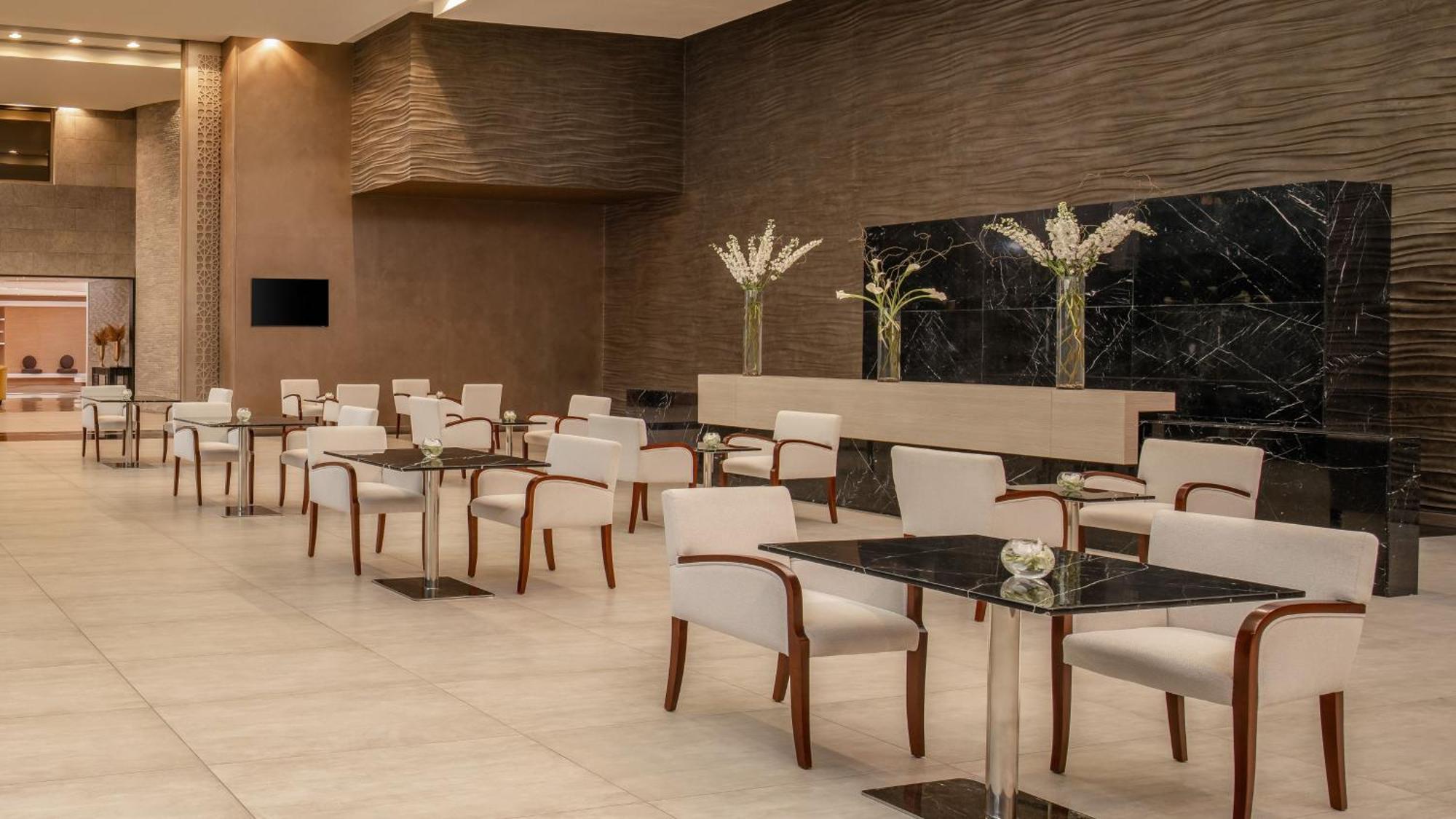 Carlton Al Moaibed Hotel Даммам Екстер'єр фото The lounge at the airport