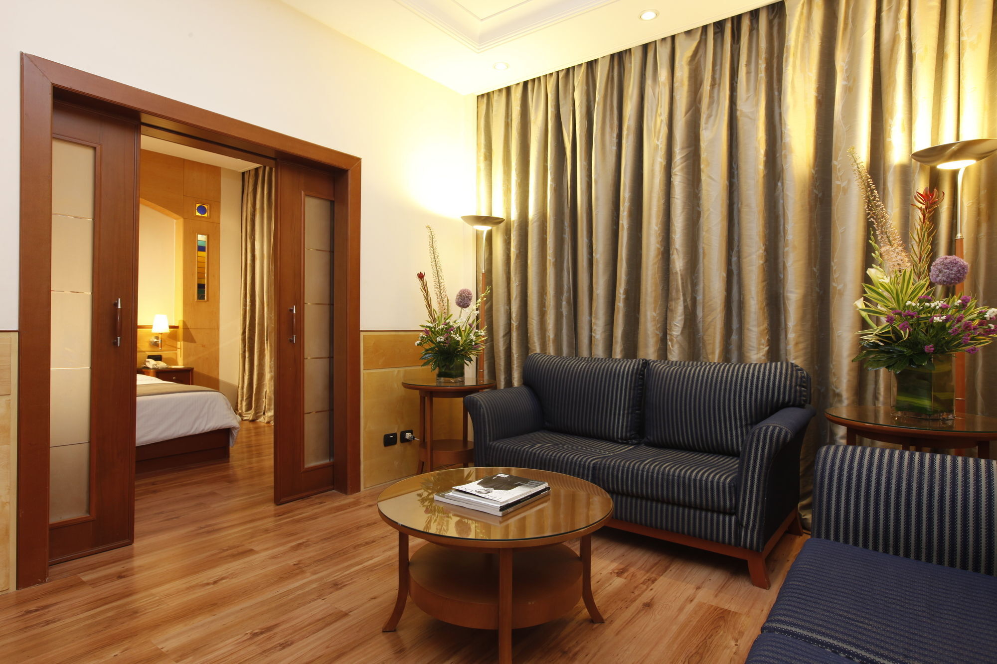 Carlton Al Moaibed Hotel Даммам Екстер'єр фото A suite at the hotel